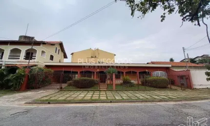 Casa com 3 dormitórios sendo 1 suíte e com 720 de área total e 360 de área útil na Vila Trujillo, S