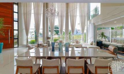 Casa à Venda no Alphaville 3: 3 Suítes, Piscina, Sala de Cinema, Área Gourmet e 4 Vagas, Votorantim
