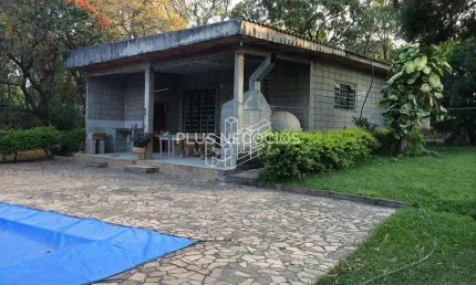 Chácara à Venda no Bairro Aparecidinha, Sorocaba - 5 Dormitórios, 500m² de Área Útil, Conforto e Tr