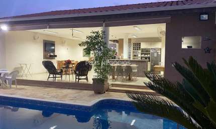 Casa à Venda no Centro de Votorantim - 3 Dormitórios, 3 Suítes Luxuosas, 400m² de Área Útil, Acabam