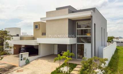 Encontre o lar dos seus sonhos! Luxuosa casa no prestigiado Condomínio Monte Carlo por R$ 2,2M. Ele