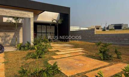 Casa Bethânia em Araçoiaba da Serra no Condomínio Residencial Villagio Ipanema II com 3 suítes, mui