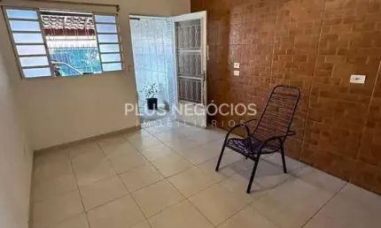 Casa à Venda na Vila Santana: 2 Dormitórios, 2 Vagas e Conforto Próximo ao Carrefour Sonia Maria e