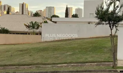 Terreno à venda no Condomínio Millenium em região mais valorizada de Sorocaba com área de lazer e s