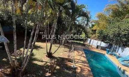 Chácara à Venda com 3 Dormitórios, 1 Suíte, 200m² de Área Útil e Amplo Espaço no Bairro Santa Helen