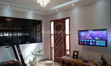 Casa à venda em Sorocaba: 2 dormitórios, sala ampla, terreno 10x25m, próximo ao Carrefour Sônia
