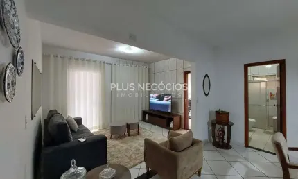 Ampla casa com 4 quartos, edícula e diversas opções de ambientes