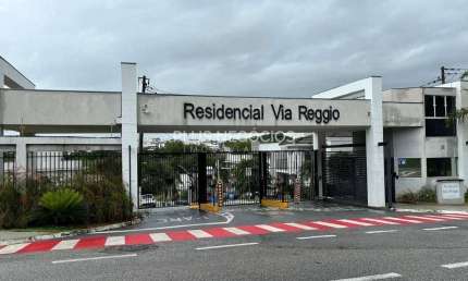 Linda Casa à Venda no Condomínio Via Reggio em Sorocaba – 3 Dormitórios, Suíte Master, Quintal Gran
