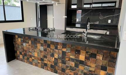 Casa à Venda no Alphaville Nova Esplanada 4: 3 Suítes, 468m² de Área Útil e Total, Conforto e Sofis