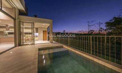 Casa à Venda no Alphaville Nova Esplanada 4 – 3 Suítes, 233 m² de Área Útil, Acabamento Impecável e