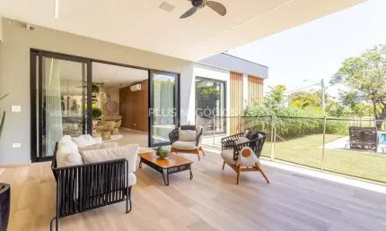 Casa à Venda com 4 Dormitórios, 3 Suítes e 500 m² de Área Útil no Condomínio Lago Azul Golf Clube –