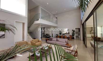 Casa à Venda com 4 Dormitórios, 4 Suítes e 500 m² de Área Útil no Condomínio Lago Azul Golf Clube –