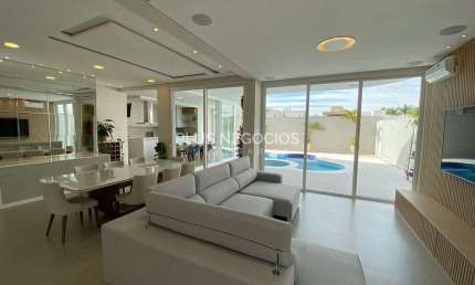 Sobrado de Alto Padrão no Alphaville Nova Esplanada 3 – 5 Suítes, Piscina, Acabamentos de Luxo – Es