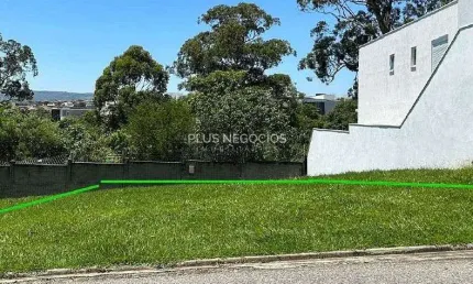 Terreno plano à venda no Alphaville Nova Esplanada 1 com 405m², localização privilegiada, fundo par