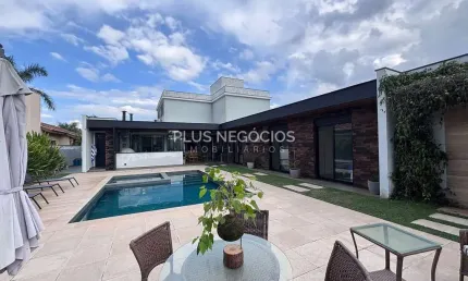 Casa de alto padrão à venda no Condomínio Fazenda Imperial – 4 suítes, área gourmet e piscina em te