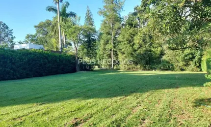 Lindo terreno a venda no condominio Lago Azul Golfe clube, planissimo, fundo para o campo de golfe,