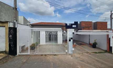 Aluguel de imóvel comercial no Jardim Faculdade em Sorocaba – 4 salas, 3 banheiros, copa, quintal,