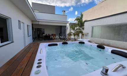 Térrea completa, 3 suítes, mobiliada e com ofurô, sauna e quintal generoso! - Ibiti Reserva - Soroc