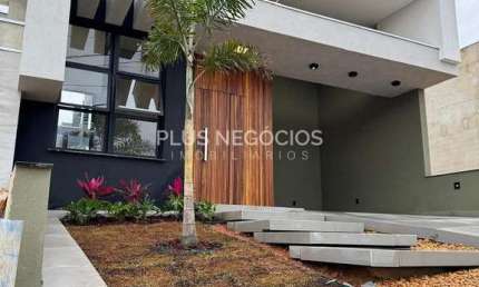 Casa nova e linda em condomínio, acabou de entregar, seu novo lar!