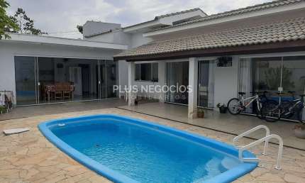 LAGO DA SERRA Oportunidade, casa térrea com piscina no condomínio Lago da Serra em Araçoiaba da Ser