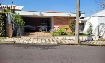 Casa à Venda com 3 Dormitórios (1 Suíte), 3 Salas, 4 Vagas e 285m² – Espaço, Conforto e Versatilida