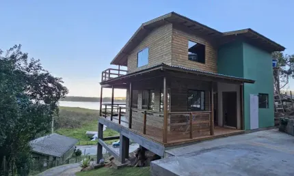 Casa com vista para lagoa na costa do macacu  próximo da cachoeira  garopaba sc