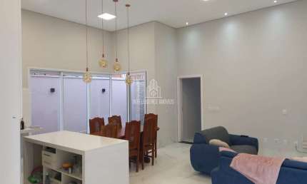 Casa à venda  no Condomínio Belvedere II, com 03 suítes sendo 01 master  bairro Jardim Imperial, Cu