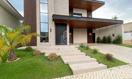 Casa em condomínio à venda no Condomínio Florais Itália, sendo 3 suítes, 4 vagas de garagem, Cuiabá