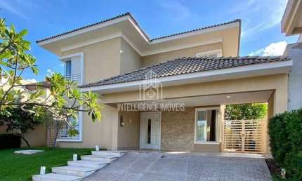 Casa em Condominio à venda com 3 suítes sendo 1 suíte master com closet e sacada e 1 quarto reversí