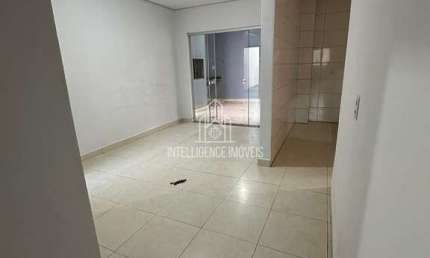 Casa à venda com 3 quartos sendo 1 suíte, 2 vagas de garagem, sol da manhã, Condomínio Brisas da Ch
