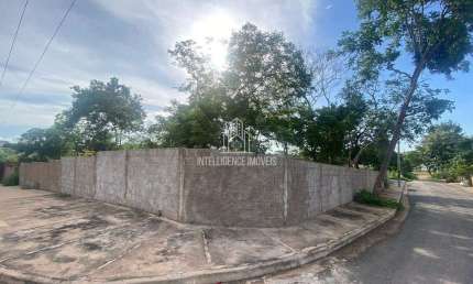 Terreno à venda no bairro Santa Rosa, três terrenos juntos com área total de 1260m², próximo ao Sho