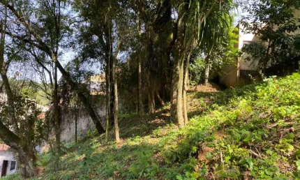 Terreno à venda, com 880 metros, no Abranches, Em frente ao novo Parque Colinas do Abranches
