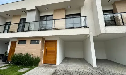 Oportunidade de Sobrado Novo, Condomínio fechado no Glória