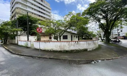 Excelente localização terreno de esquina ,no Bairro América Joinville SC