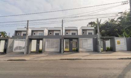 Ótimo sobrado geminado pronto pra morar com 1 suíte mais 2 quartos à venda no bairro Bom Retiro em Joinville