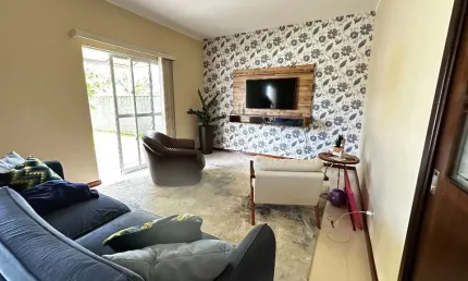 Sobrado averbado com 1 suíte mais 2 quartos à venda no bairro Glória em Joinville - SC