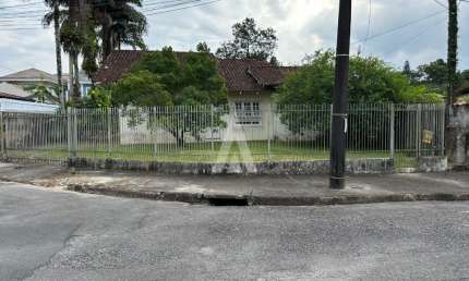 Oportunidade  Casa com 1 suíte mais 2 quartos à venda no bairro Glória em Joinville- SC