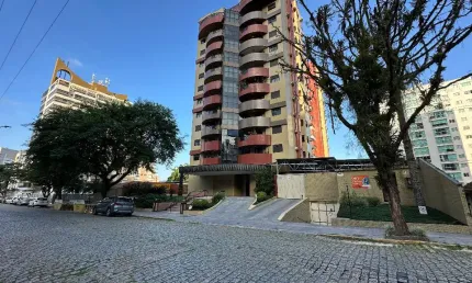 Lindo Apartamento com 1 suite e mais dois quartos à venda no bairro Atiradores em Joinville - SC