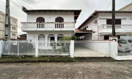 Sobrado com 5 quartos à venda no bairro Floresta em Joinville - SC, por R$ 590.000,00