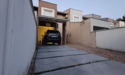 Sobrado geminado com 1 suíte e mais 2 quartos a venda no bairro costa e silva - joinville sc. valor r$610.000,00