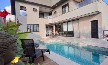 Uma deslumbrante residência de alto luxo na Villa di Sorrento, com 4 suítes.