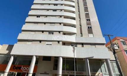 Apartamento andar alto, com 3 quartos sendo 1 suíte no Edifício Victor Hugo
