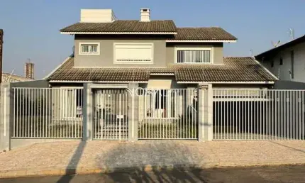 Sobrado a venda com 3 suítes todo Planejado e com Piscina no Bairro Estrela