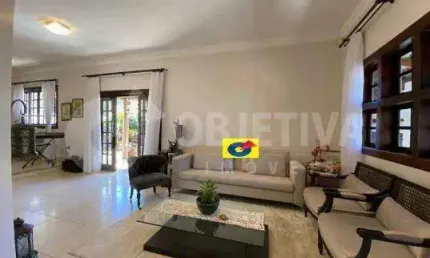 Maravilhosa casa no Bairro Cidade Jardim de alto padrão em Uberlândia