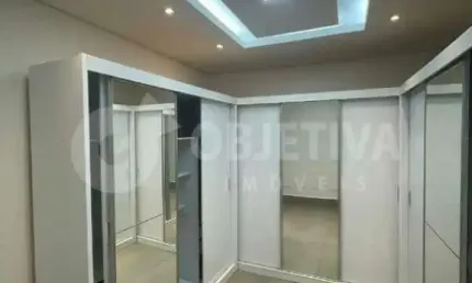 Excelente casa localizada numa região privilegiada no Bairro Roosevelt em Uberlândia