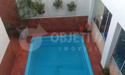 Ótima casa estilo sobrado a venda no Bairro cidade Jardim em Uberlândia