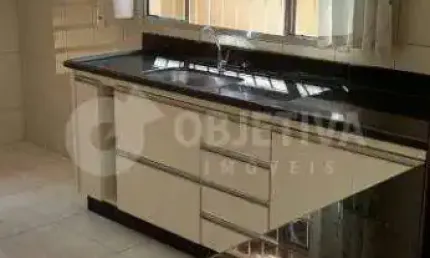 Ótima casa a venda no bairro Cidade Jardim em Uberlândia