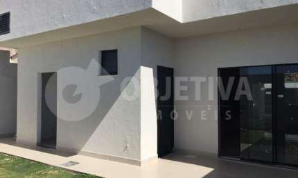 Excelente casa nova localizada no bairro Jardim Europa