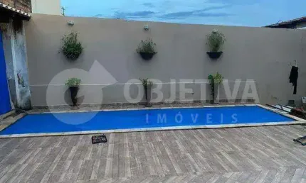 Casa com 4 quartos para alugar no Pampulha, Uberlândia 