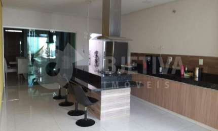 Linda casa no Bairro Minas Gerais (Residencial Flamboyant) em Uberlândia